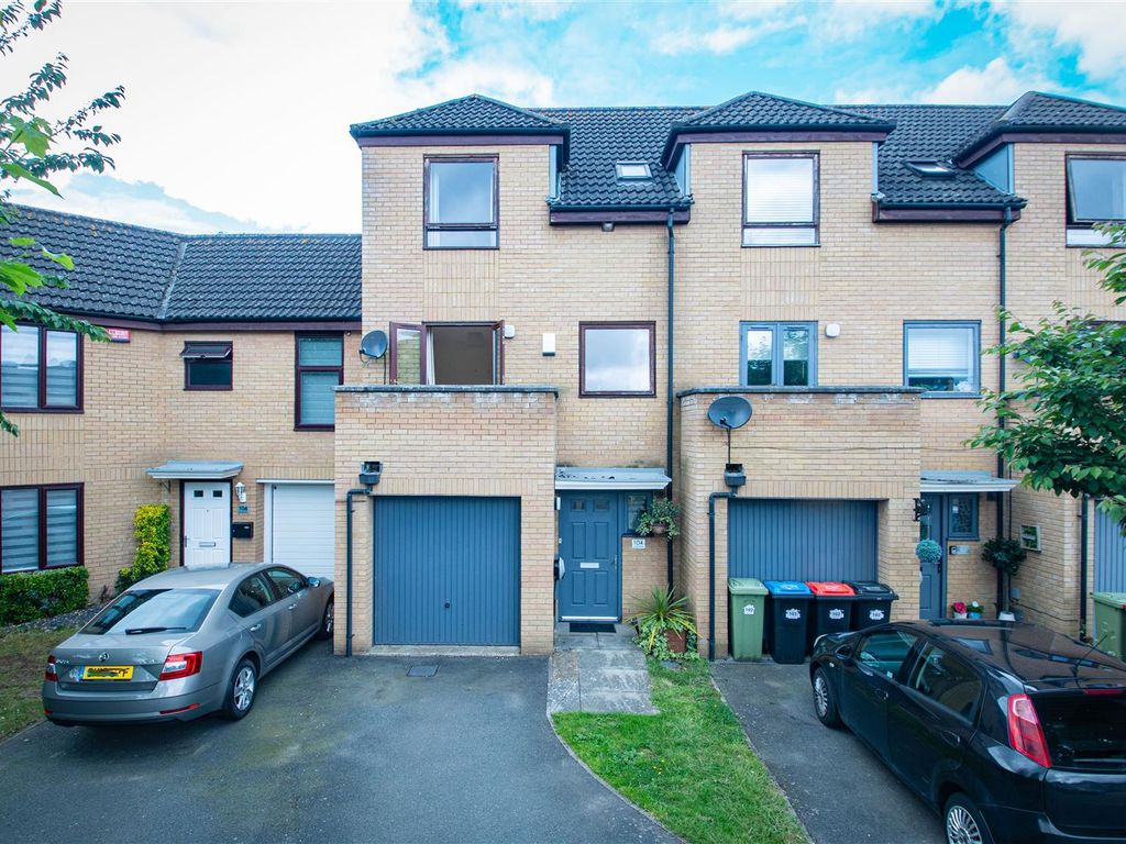 3 bed town house to rent in Howitt Drive, Bradville, Milton Keynes MK13