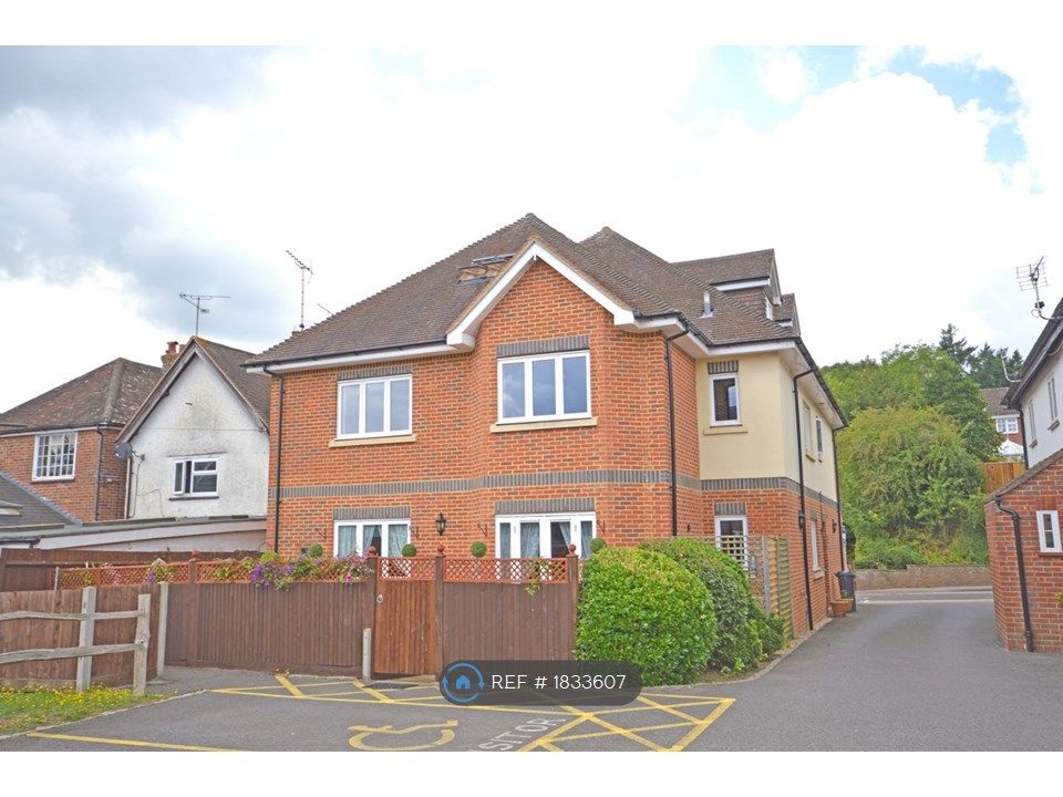 2 bed flat to rent in The Old Bakery, Churt, Farnham GU10, £1,150 pcm Zoopla