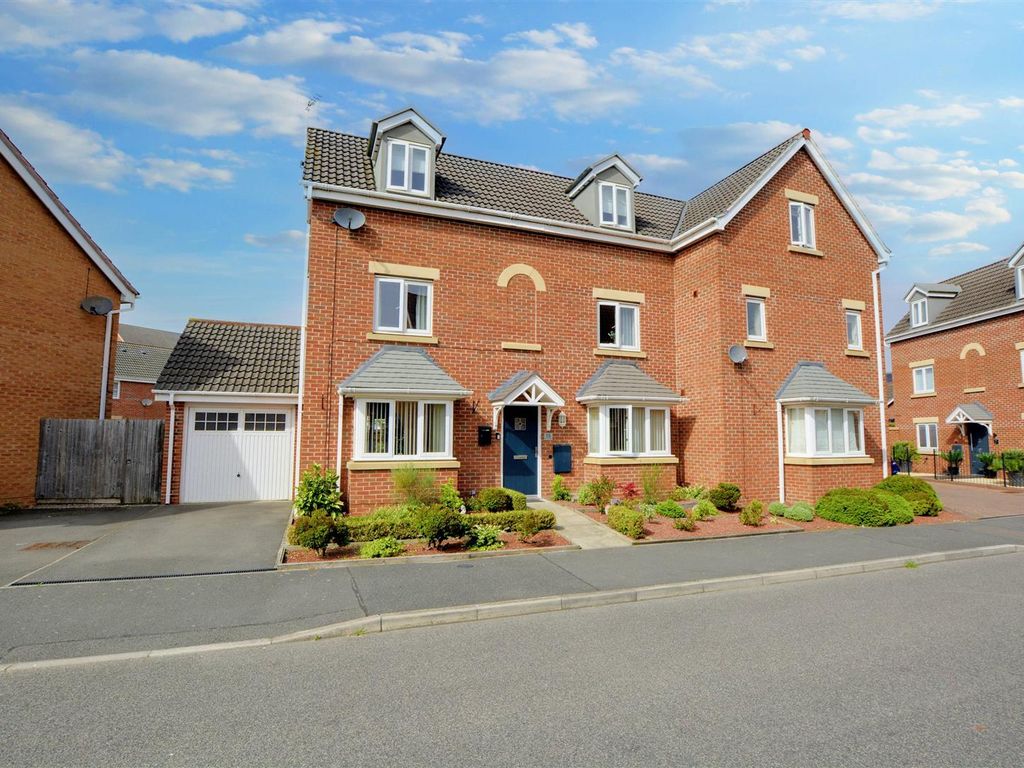 4 bed semidetached house for sale in Balshaw Way, Chilwell, Beeston