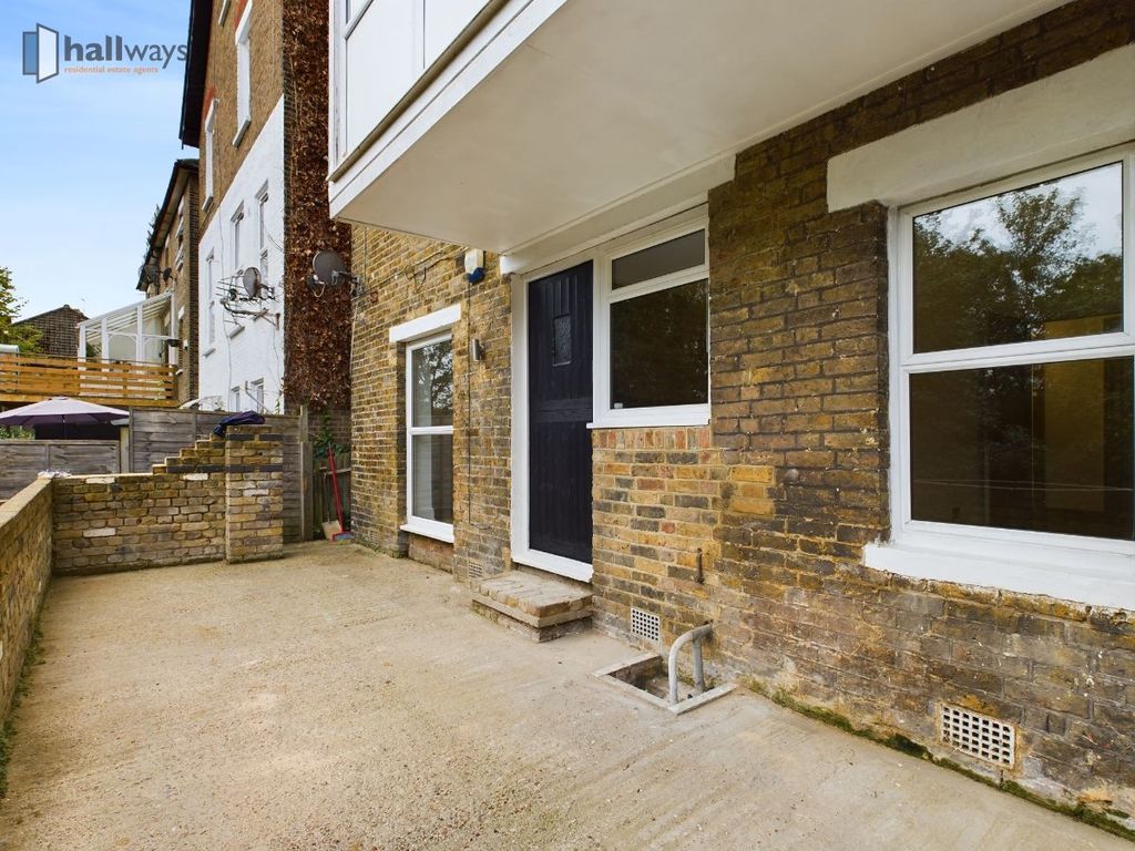 2 bed for sale in Garden Flat, Avondale Road, South Croydon