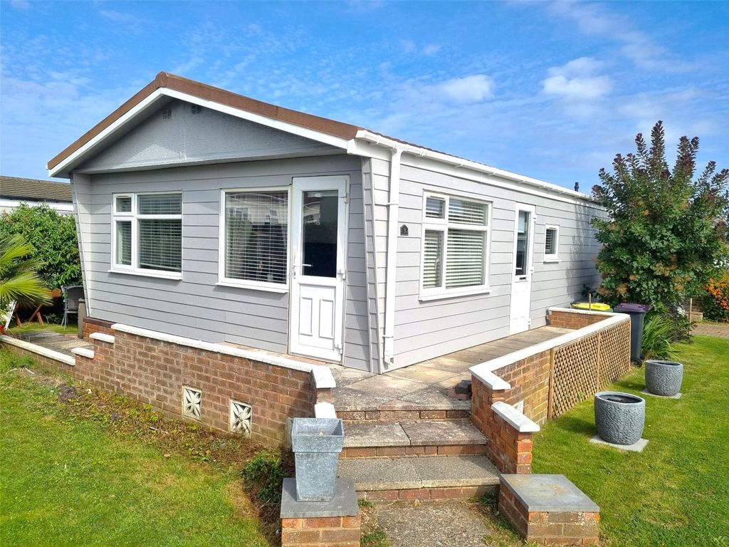 2 bed mobile/park home for sale in Main Road, Tower Park, Hullbridge