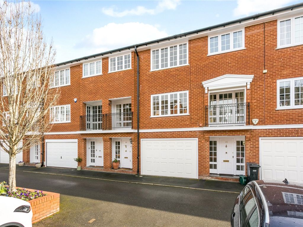 3 bed terraced house for sale in Radnor Close, HenleyOnThames