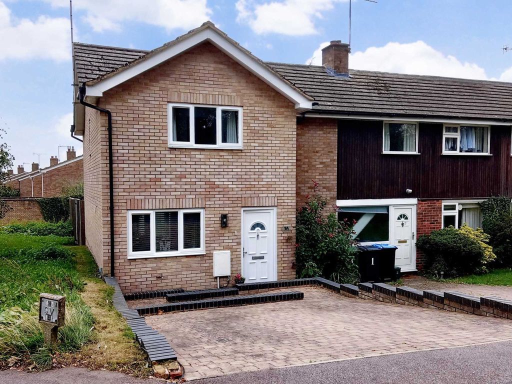 2 bed property for sale in Hartsbourne Way, Leverstock Green HP2, £