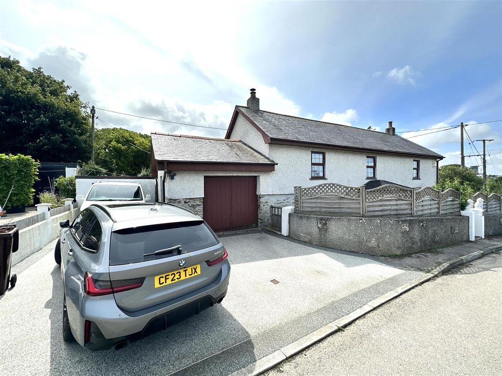 3 bed detached house for sale in Tolgus Mount, Redruth TR15, £400,000