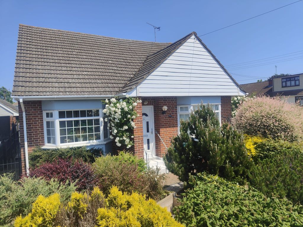 3 bed detached bungalow for sale in Chesterfield Avenue, Benfleet SS7