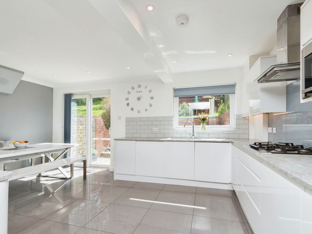 4 bed detached house for sale in Chipstead Close, Coulsdon CR5, £