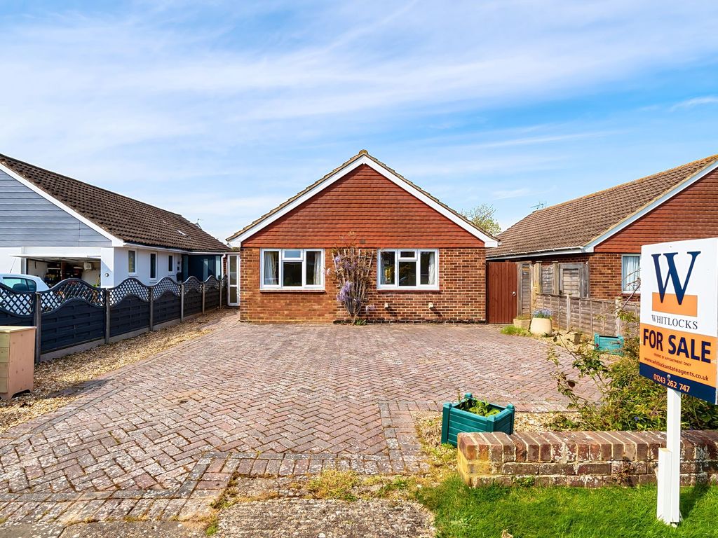 3 bed detached bungalow for sale in Harbour View Road, Pagham, Bognor