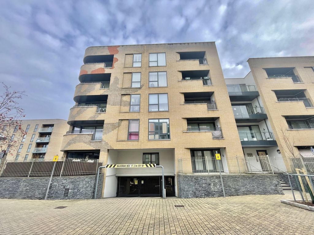 1 bed flat to rent in Altius Court, Jacks Farm Way, London E4, £1,450