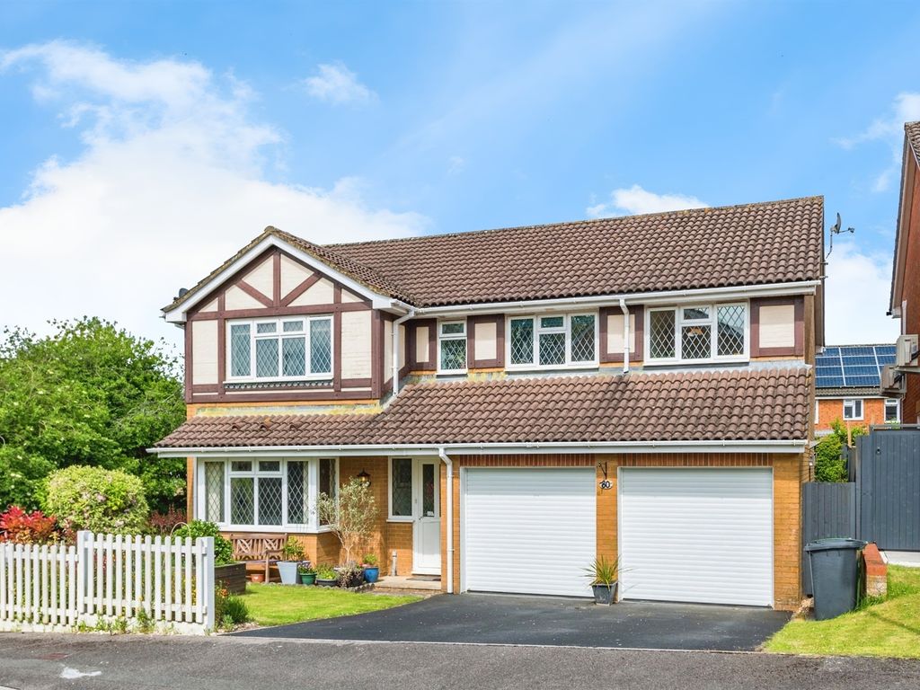 4 bed detached house for sale in Mayfield Ridge, Hatch Warren