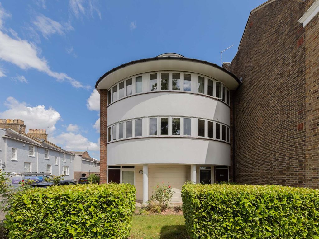 Mylne Close, Upper Mall, London W6  