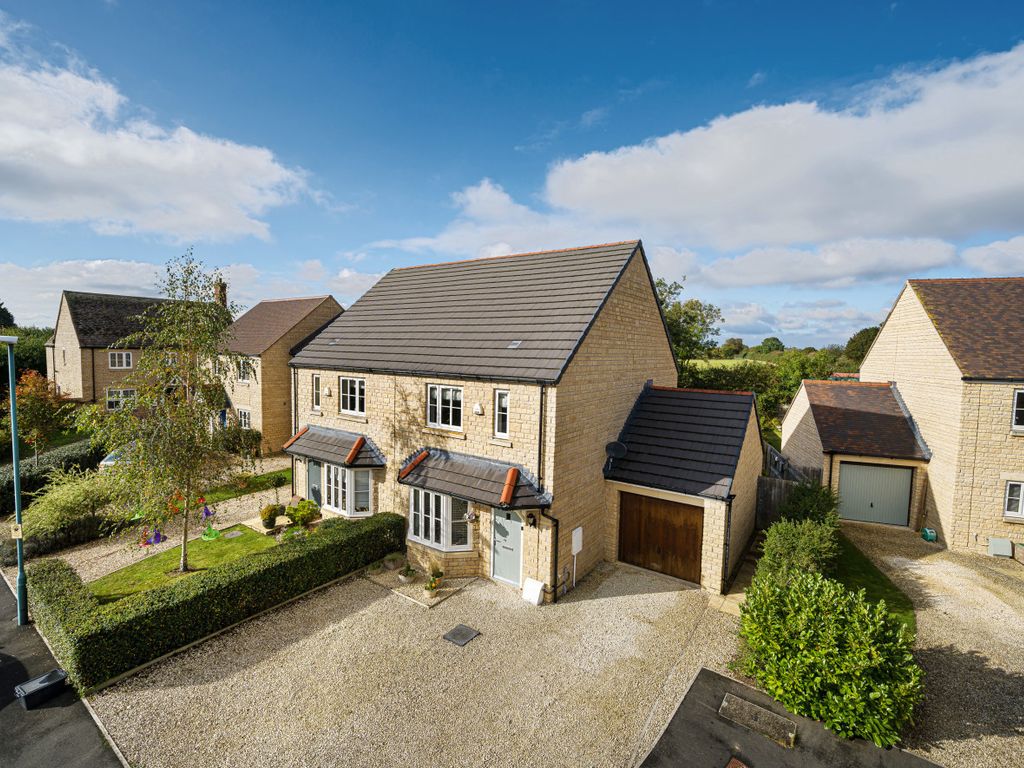 3 bed semidetached house for sale in Hazel View, Kempsford, Fairford