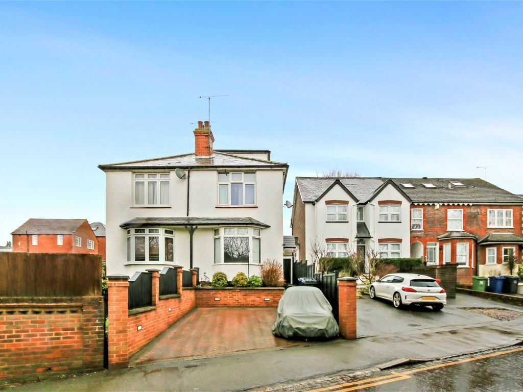 4 bed semidetached house for sale in Pinions Road, High