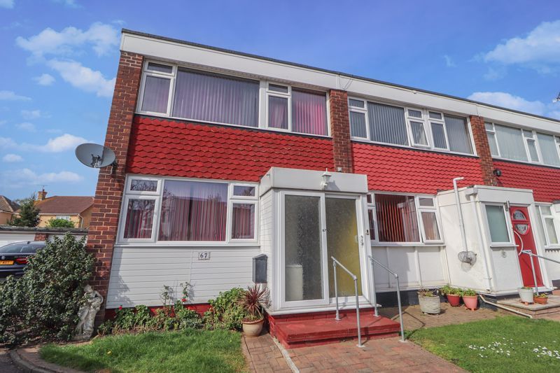 3 bed terraced house for sale in Templewood Court, Hadleigh, Benfleet