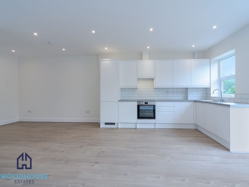 2 bed flat for sale in Goldsmith Road, London N11, £450,000 Zoopla