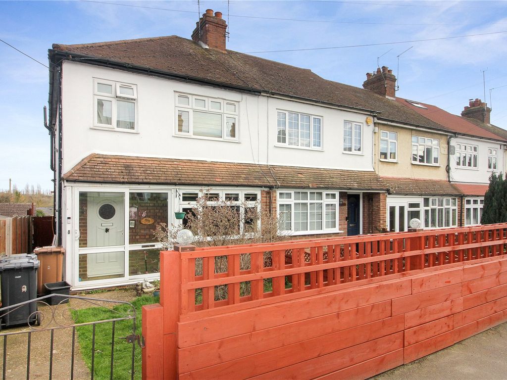4 bed end terrace house for sale in Main Road, Sutton At Hone, Dartford
