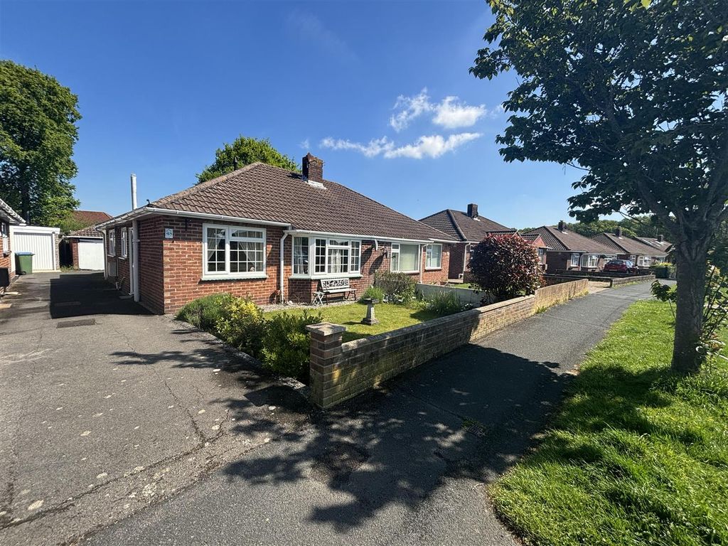 2 bed semidetached bungalow for sale in Queens Crescent, Stubbington