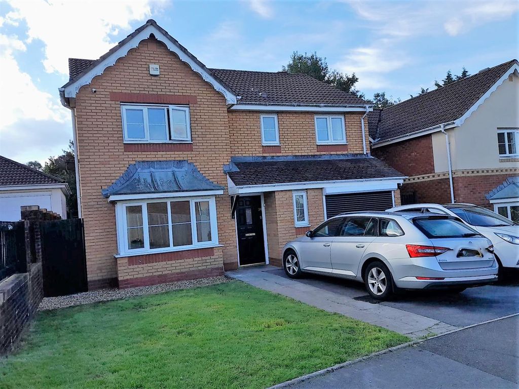 4 bed detached house for sale in Clos Bryn Haul, Llwynhendy, Llanelli