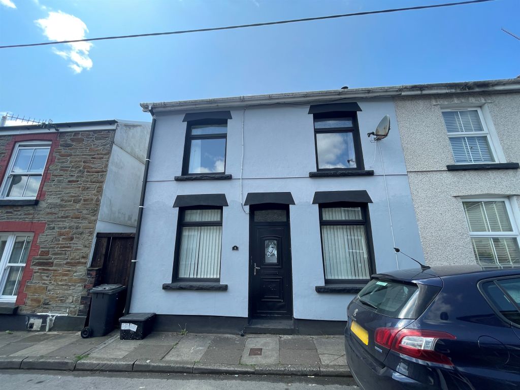 3 bed terraced house for sale in Commercial Street, Bedlinog, Treharris