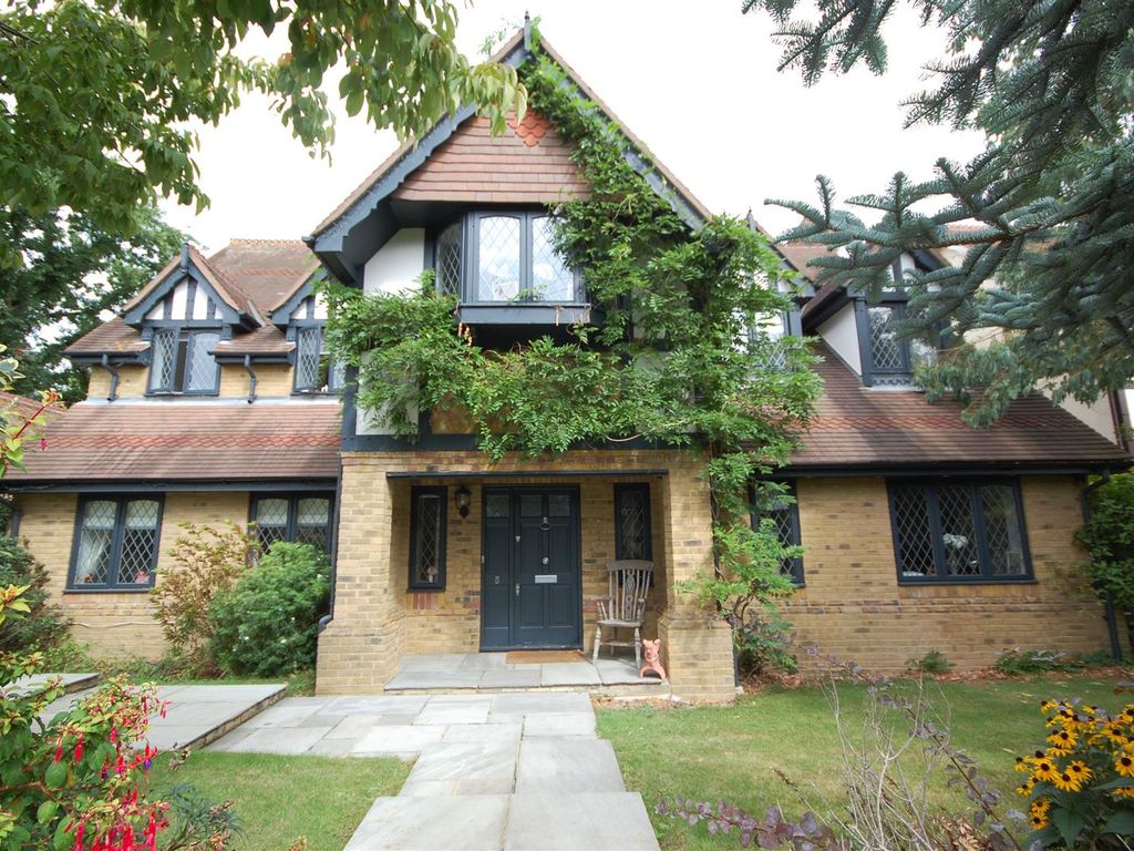 5 bed detached house for sale in Bluebell Drive, Cheshunt, Waltham