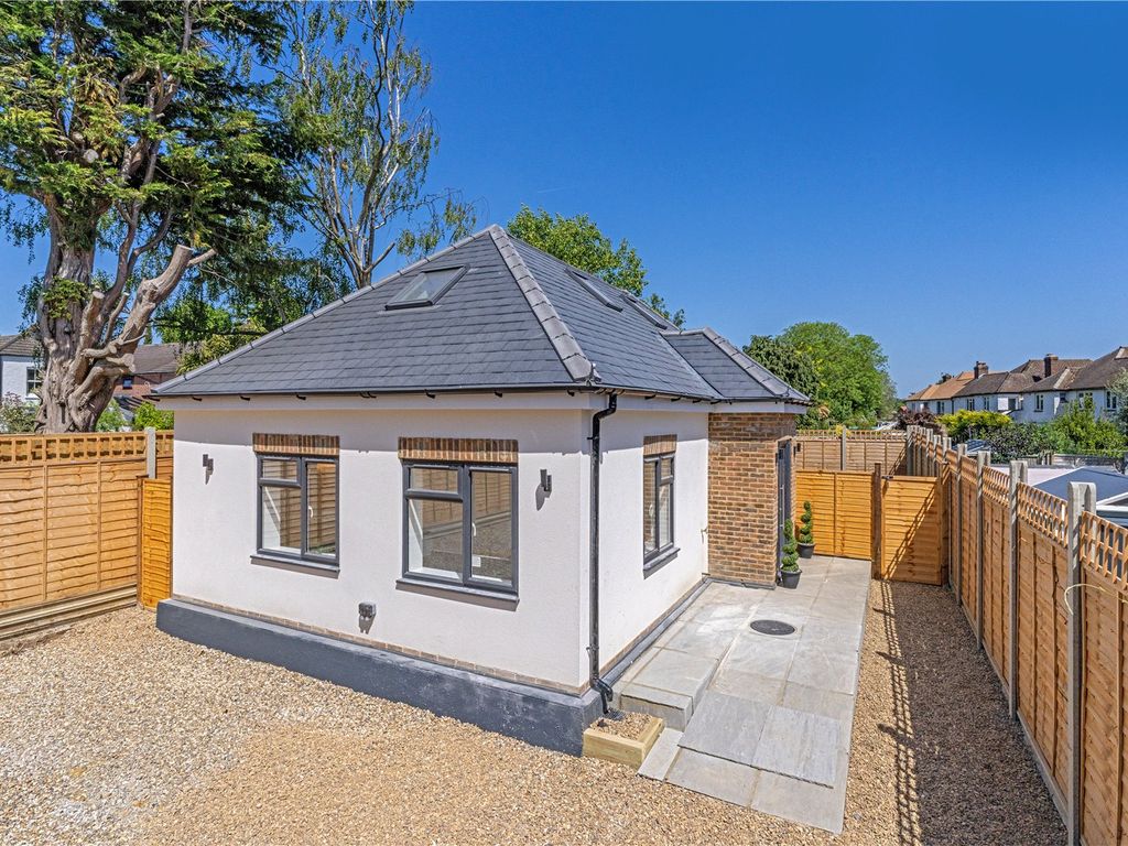 3 bed bungalow for sale in Bruce Avenue, Shepperton, Surrey TW17 Zoopla