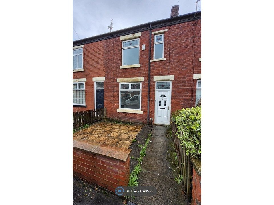 3 bed terraced house to rent in Partington Street, Rochdale OL11, £