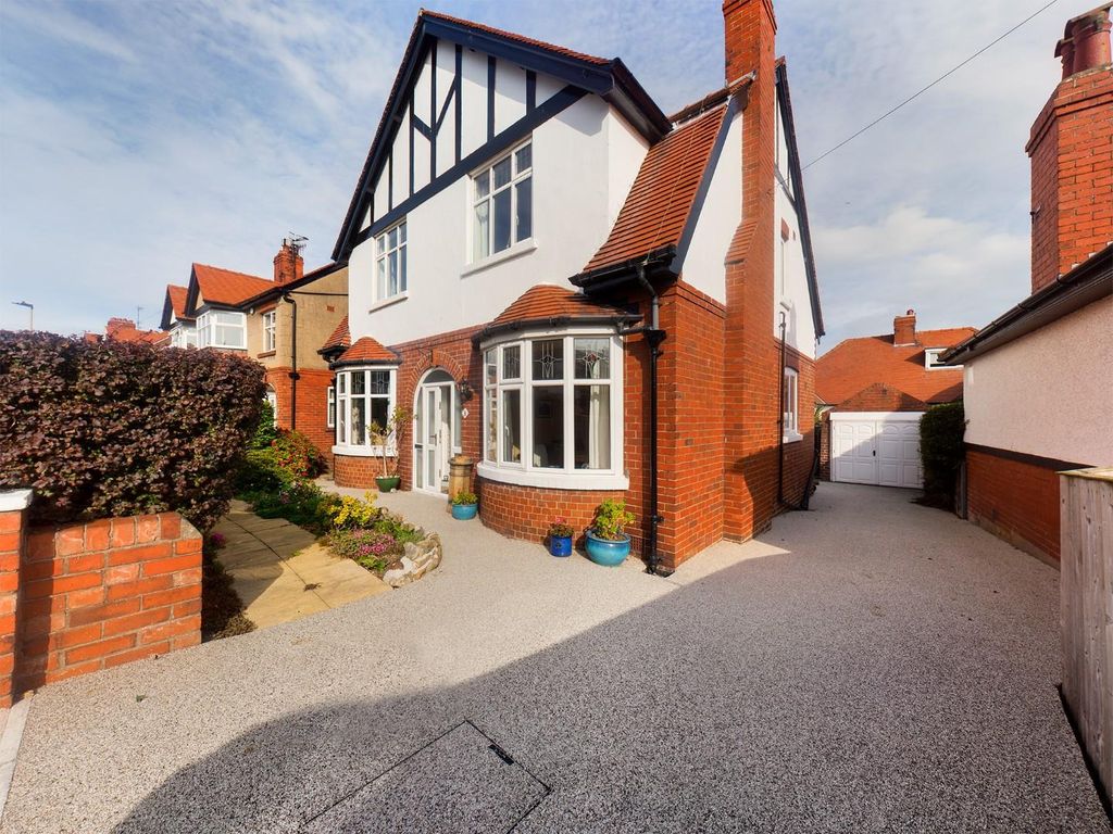 5 bed detached house for sale in Chatsworth Gardens, Scarborough YO12