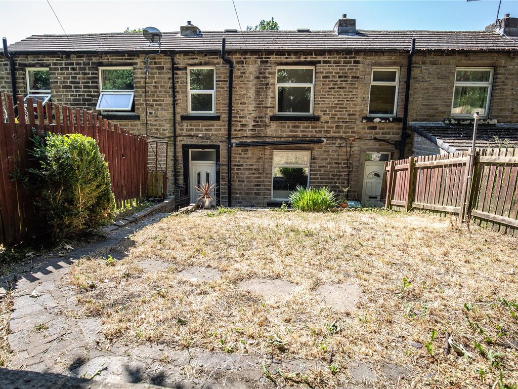 2 bed terraced house to rent in Lowergate, Huddersfield, West Yorkshire