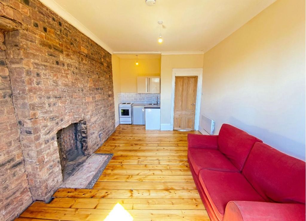 2 bed flat to rent in Wilson Street, Renfrew, Renfrewshire PA4, £575