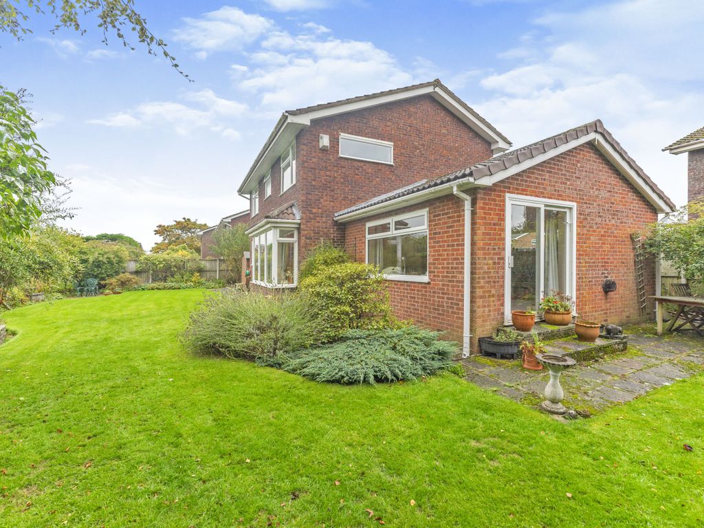 4 bed linkdetached house for sale in Oaklands, Guilden Sutton, Chester