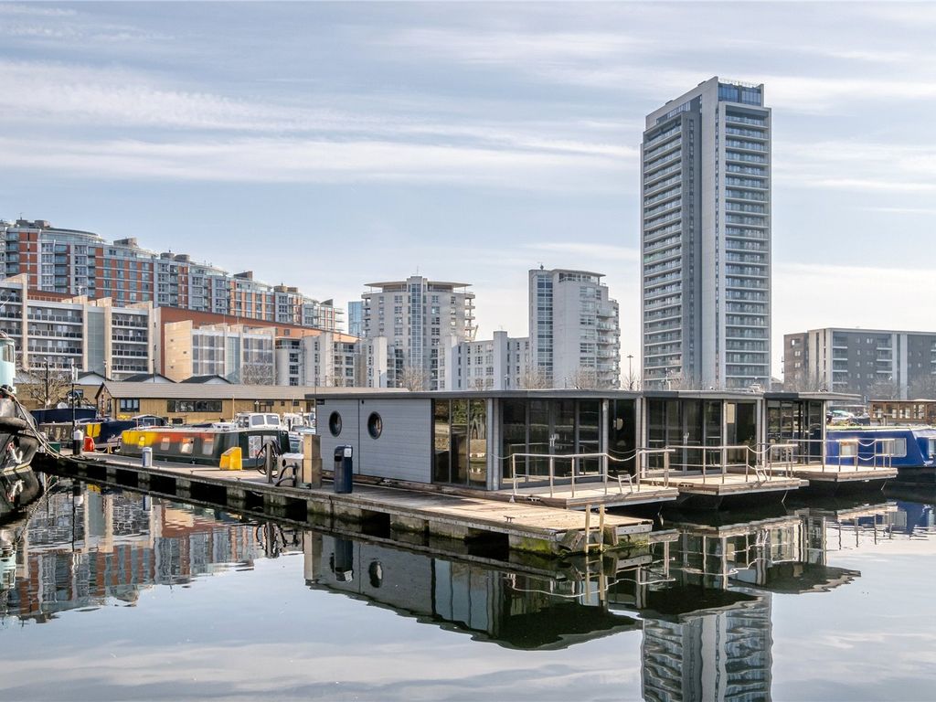 2 bed detached house for sale in Hale Street, London E14, £215,000 Zoopla