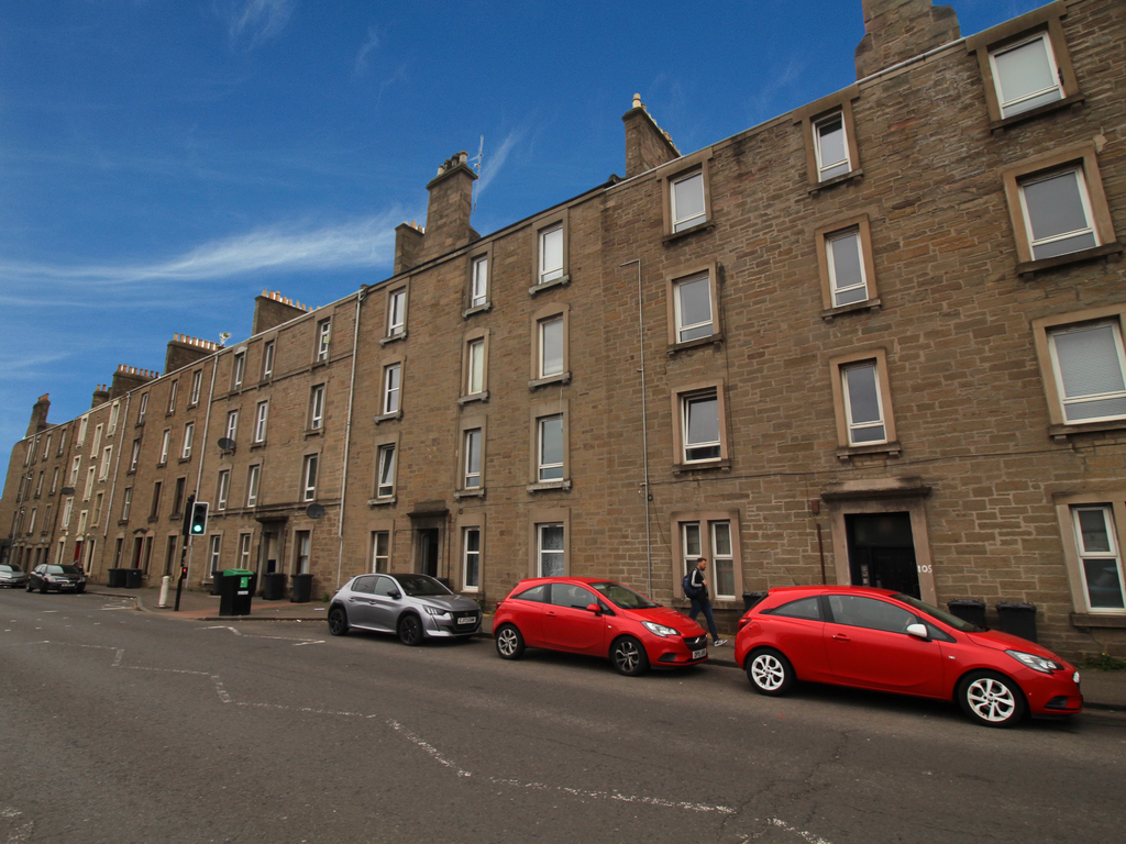 3 bed flat for sale in Strathmartine Road, Dundee DD3, £90,000 Zoopla