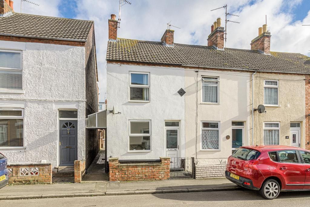 2 bed end terrace house for sale in King Street, Desborough, Kettering