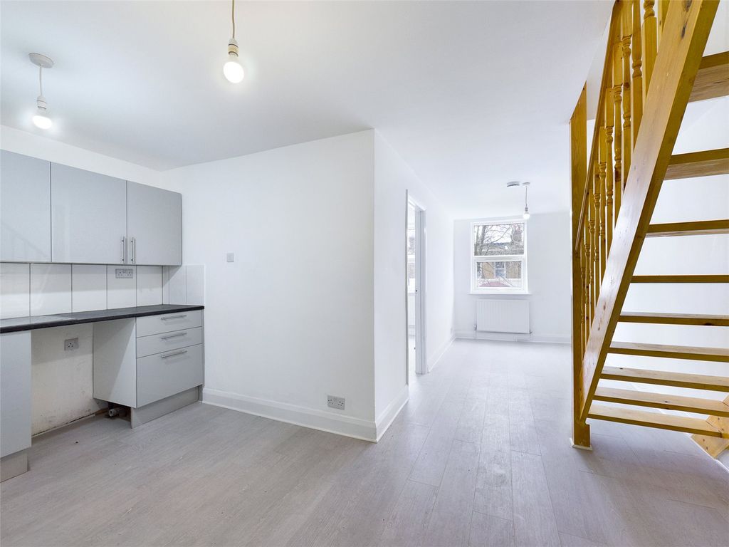 3 bed flat to rent in Leytonstone Road, Stratford, London E15 Zoopla