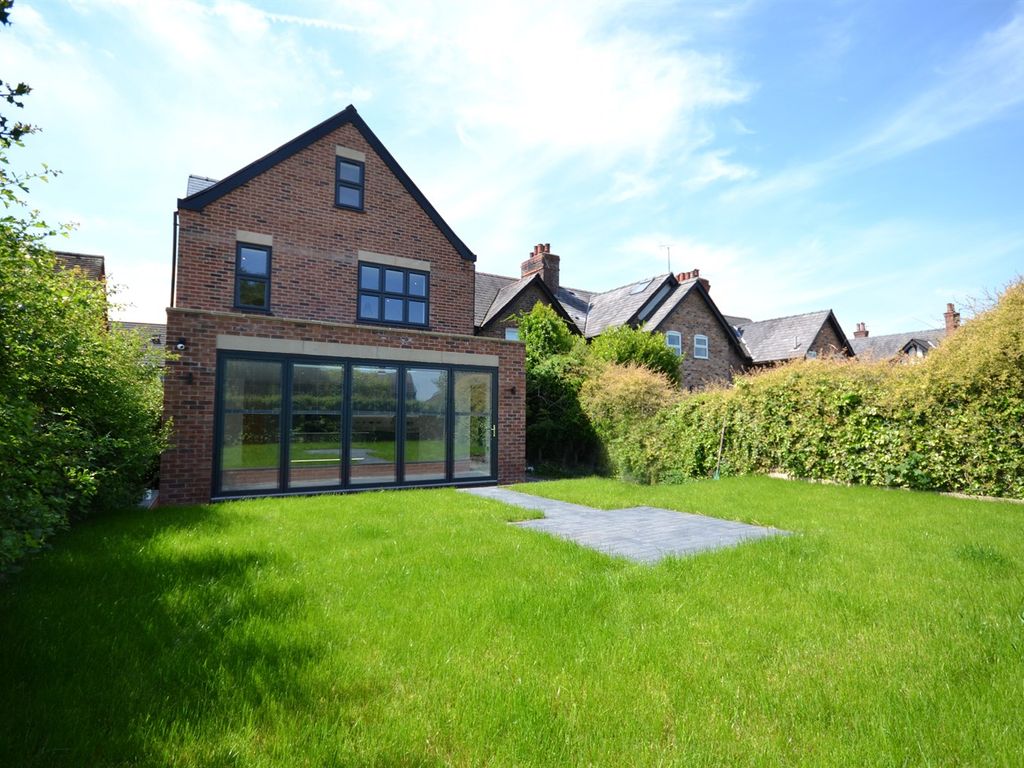 4 bed detached house for sale in Knutsford Road, Chelford, Macclesfield