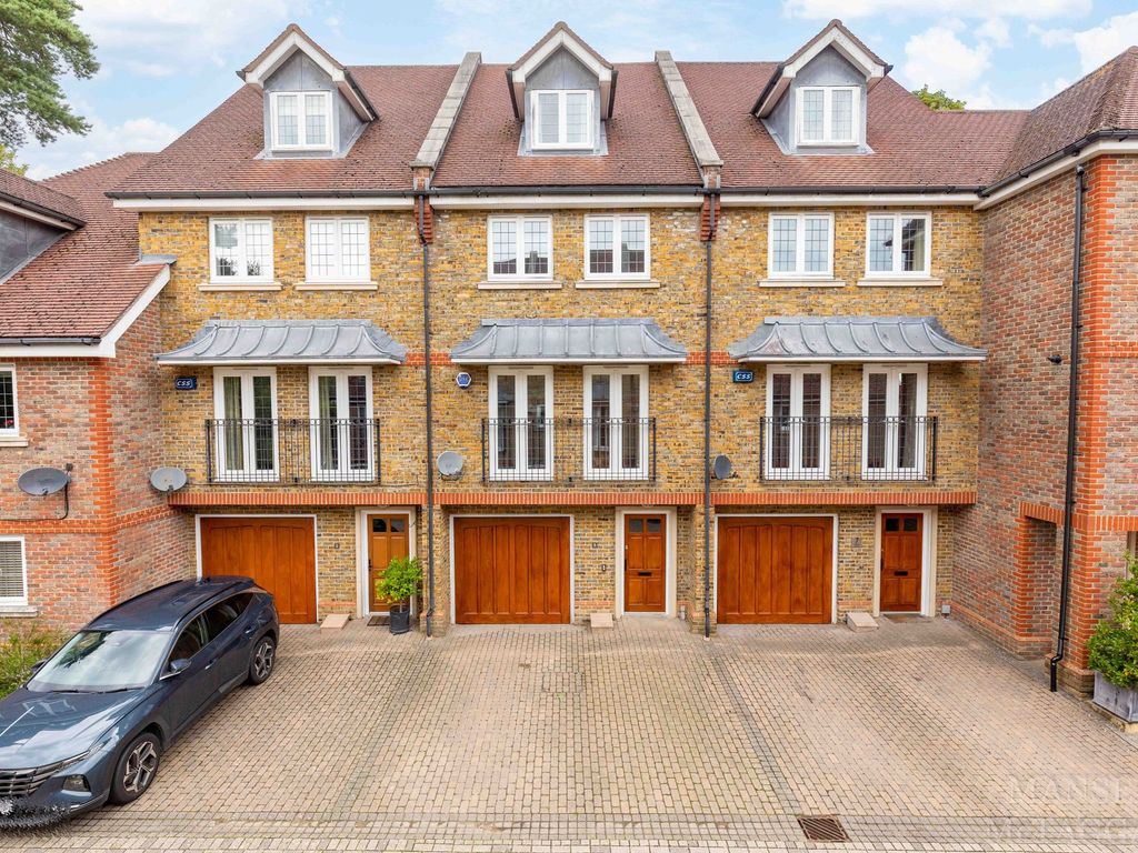 4 bed town house for sale in Fairfield Road, East Grinstead RH19, £