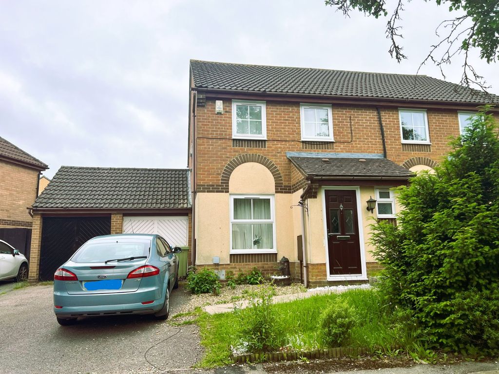 3 bed semidetached house for sale in Pickering Drive, Emerson Valley