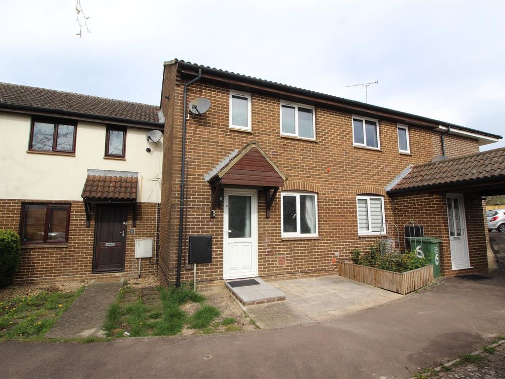 2 bed terraced house for sale in Buckingham Road, Pewsham, Chippenham