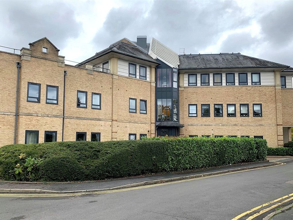 1 bed flat for sale in Maybury Close, Frimley, Camberley GU16, £210,000