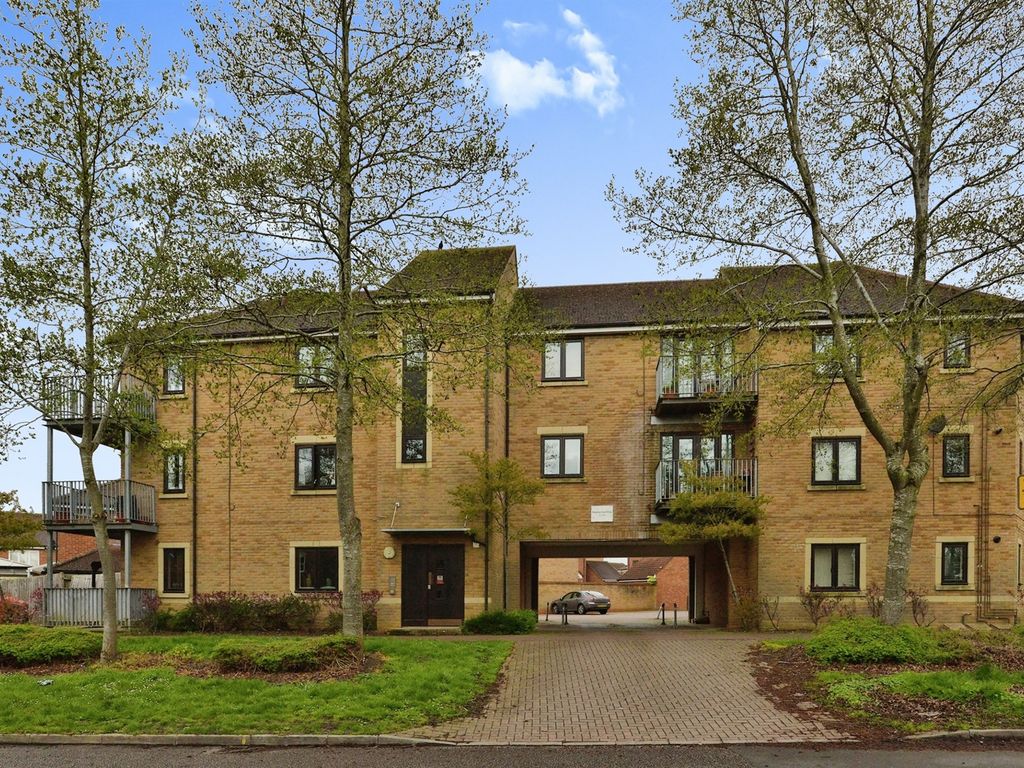 1 bed flat for sale in Stapeley Court, Westcroft, Milton Keynes MK4