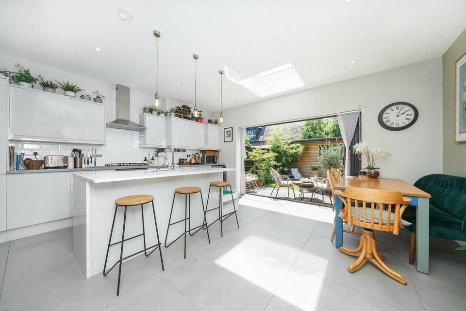 4 bed terraced house to rent in Framfield Road, Mitcham CR4 Zoopla