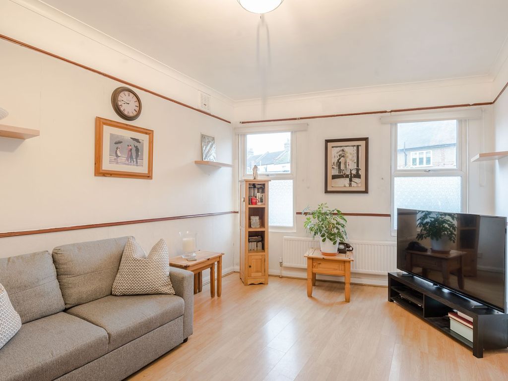 2 bed flat for sale in Browning Road, Enfield EN2, £359,950 Zoopla