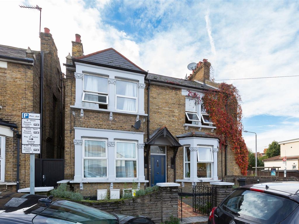 1 bed flat to rent in Carisbrooke Road, London E17, £1,575 pcm Zoopla