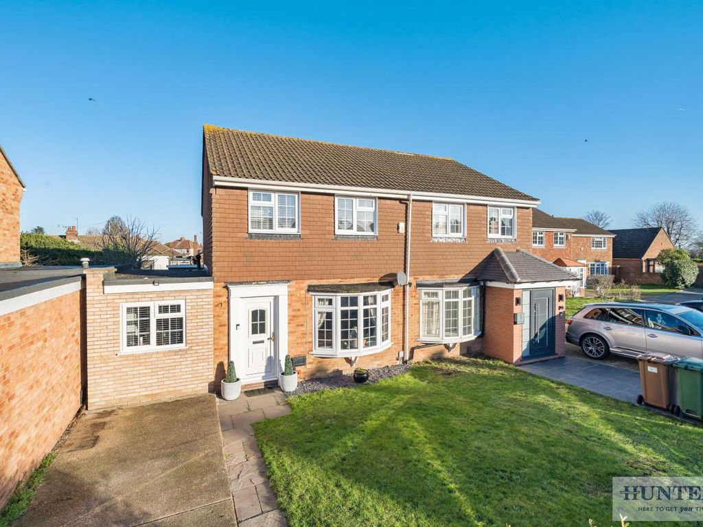 4 bed semidetached house for sale in Brummel Close, Bexleyheath DA7, £