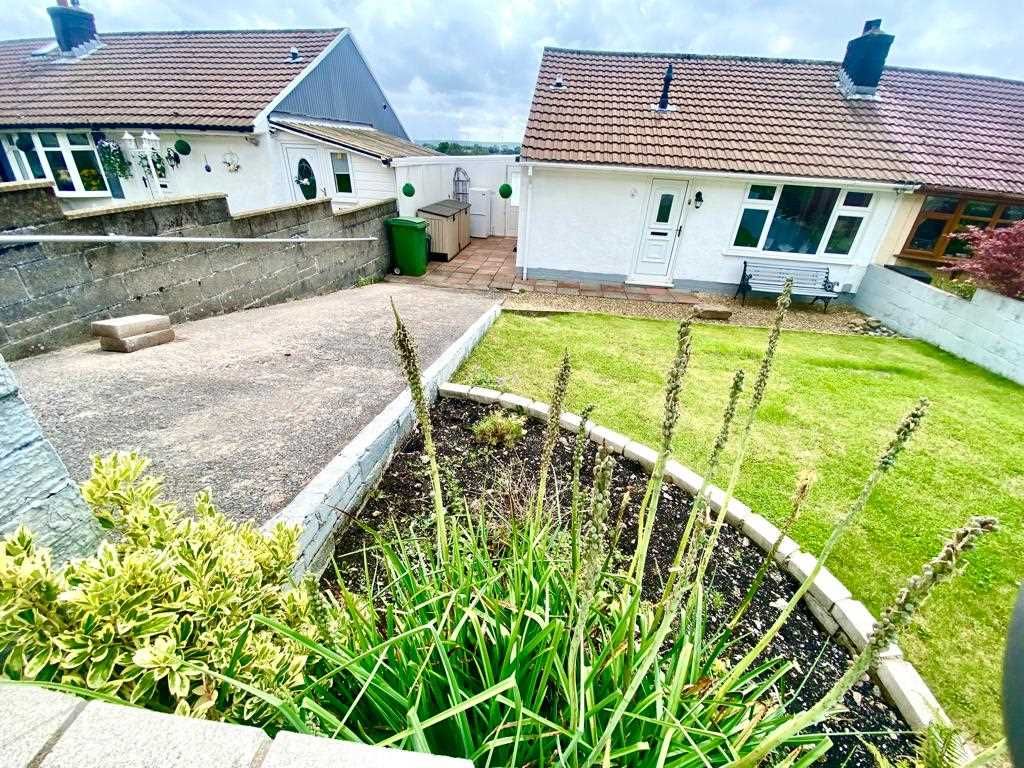 3 bed bungalow for sale in Rhys Street, Williamstown, Tonypandy CF40