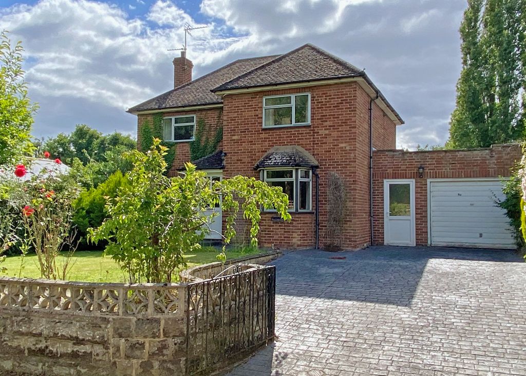 3 bed detached house for sale in Mackney Lane, BrightwellCumSotwell