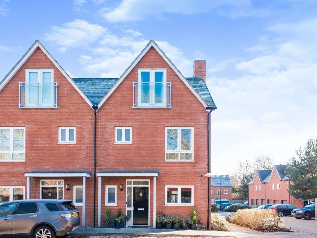 4 bed semidetached house for sale in Newlands Way, Cholsey