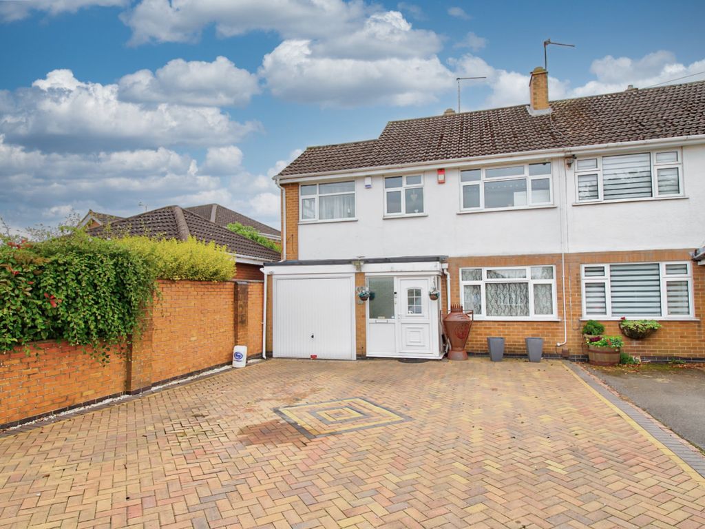 4 bed semidetached house for sale in Broom Leys Road, Coalville LE67