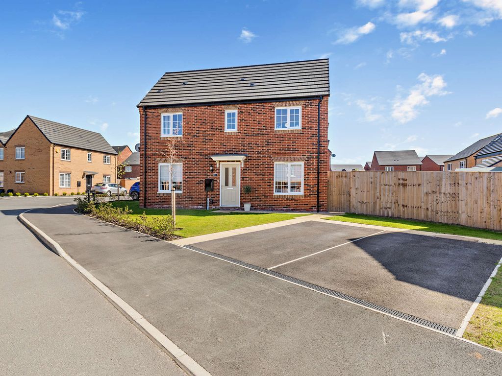 3 bed semidetached house for sale in Oak Way, Normanton, West