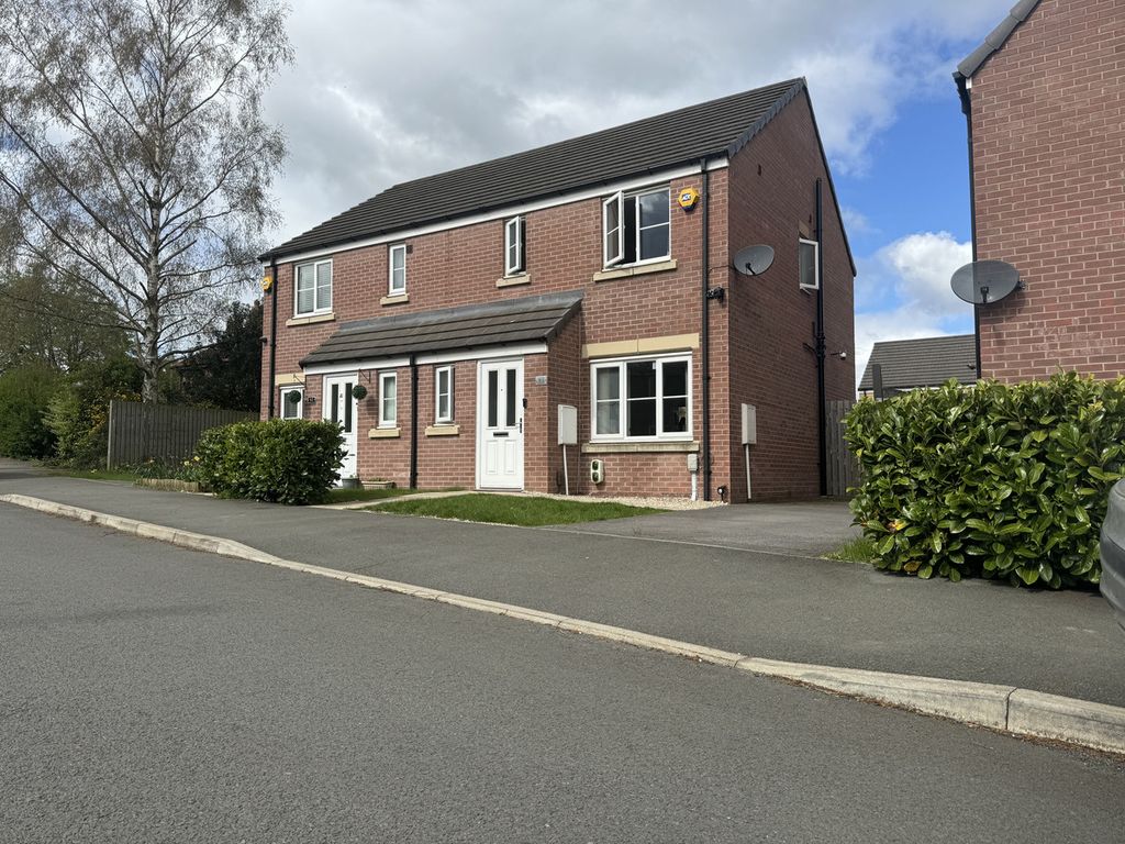 3 bed semidetached house for sale in Albert Drive, Leeds, 8 LS27, £