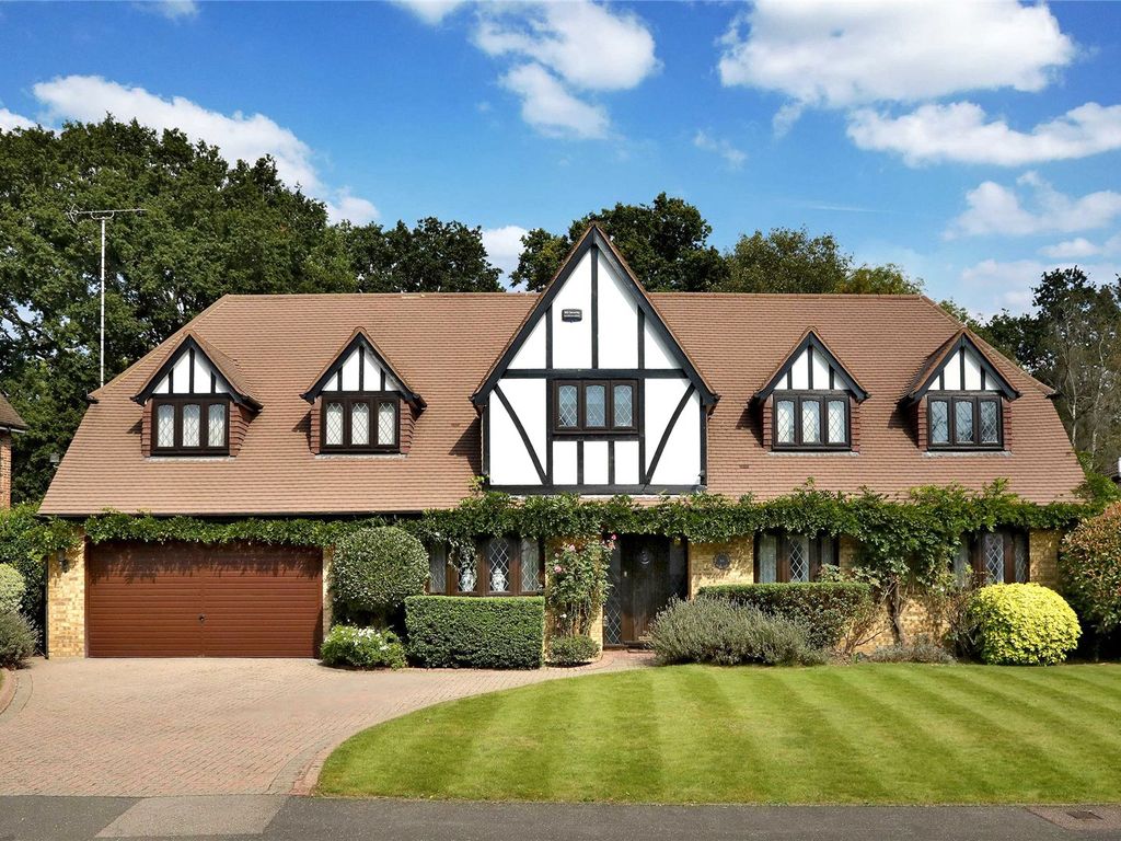 5 bed detached house for sale in Howards Wood Drive, Gerrards Cross SL9